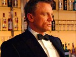 Daniel Craig finds it hard to strip for Bond